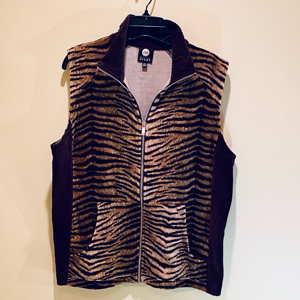 🌟HP🌟NWOT Brown Animal Print JNY Sport Velour Vest PXL